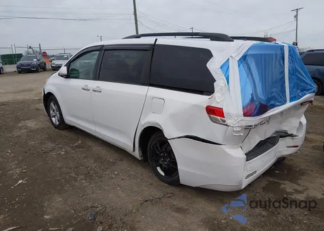 2014 Toyota Sienna Le V6 7 Passenger Auto Access Seat/Le V6 7 Passenger Mobility/Le V6 8 Passenger z USA, uszkodzony, nr VIN 5TDKK3DC6ES475052